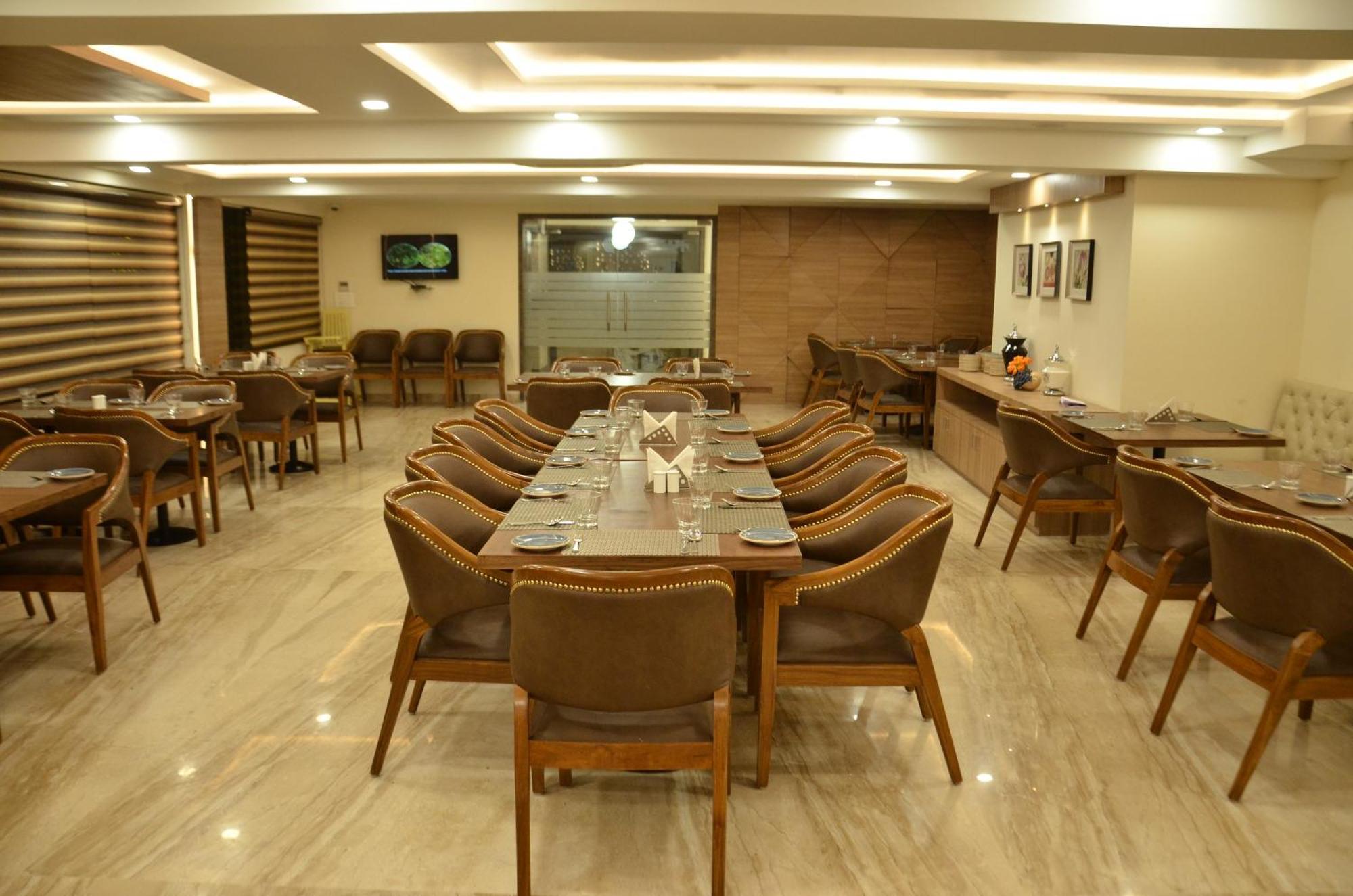 The Ved Mantra Hotel Gwalior Luaran gambar